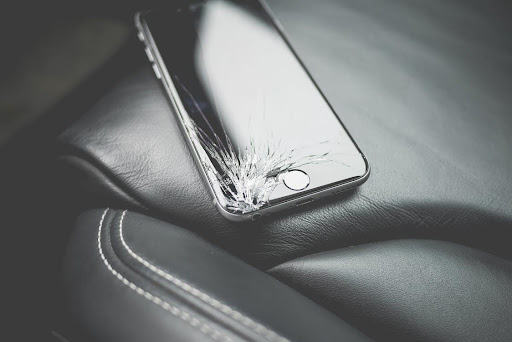How to Set Up a Cell Phone Repair Business